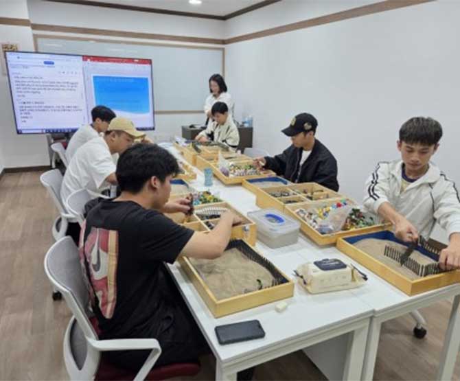 외국인 유학생 원예·체험형 집단 상담 모습