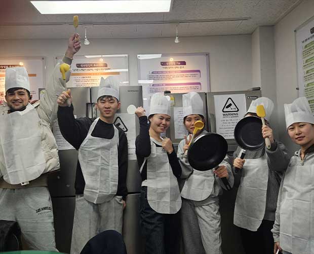 유학생 요리 동아리 요리세계일주 활동 모습