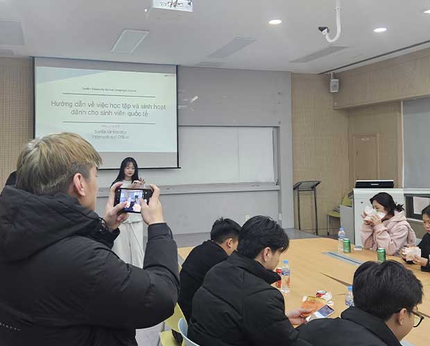 유학생 홍보단 콘텐츠 제작 활동 모습