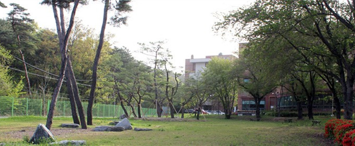 선린대 정문 입구 잔디마당